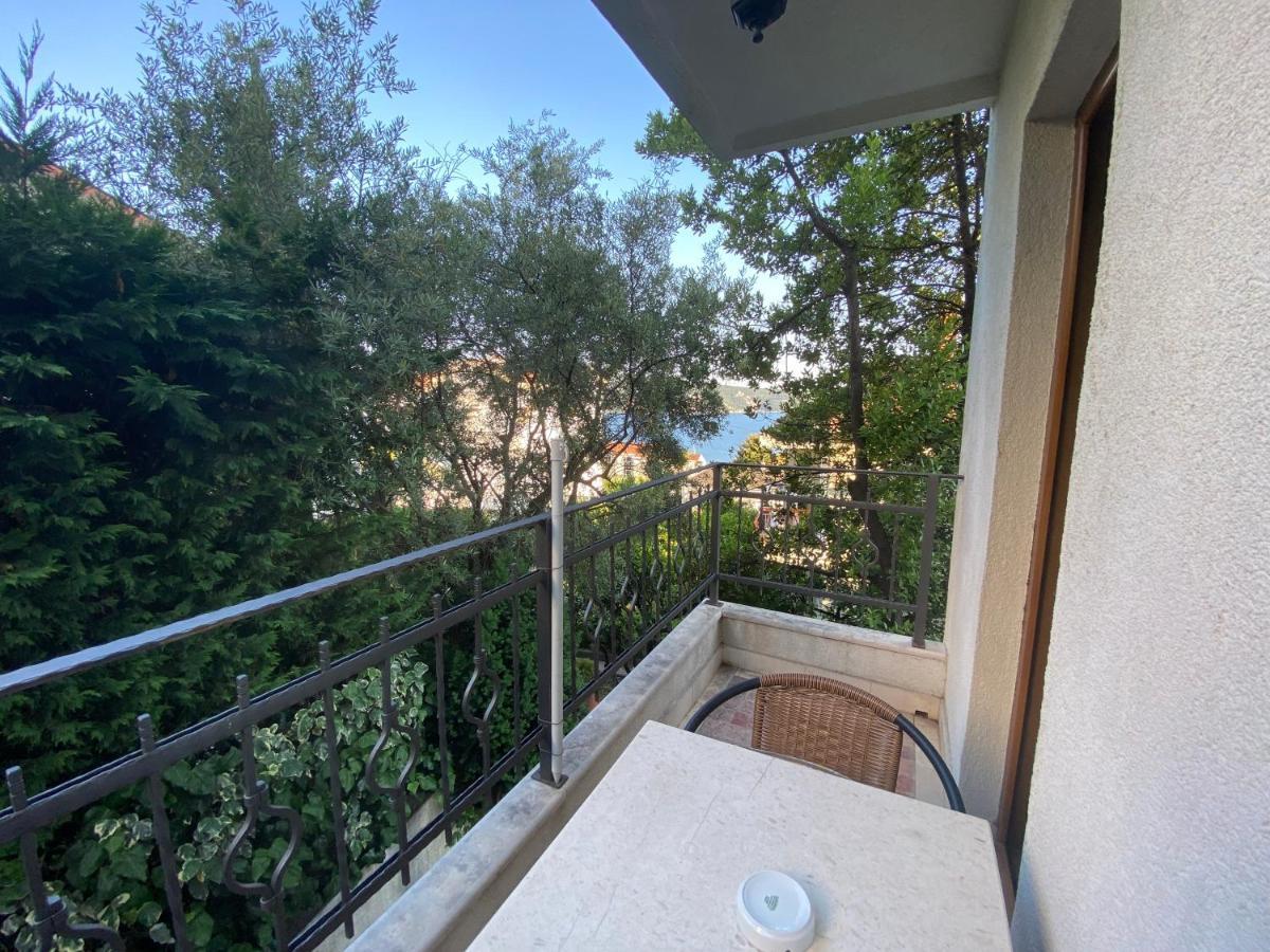 Apartments Savina Smjestaj Herceg Novi Exterior foto